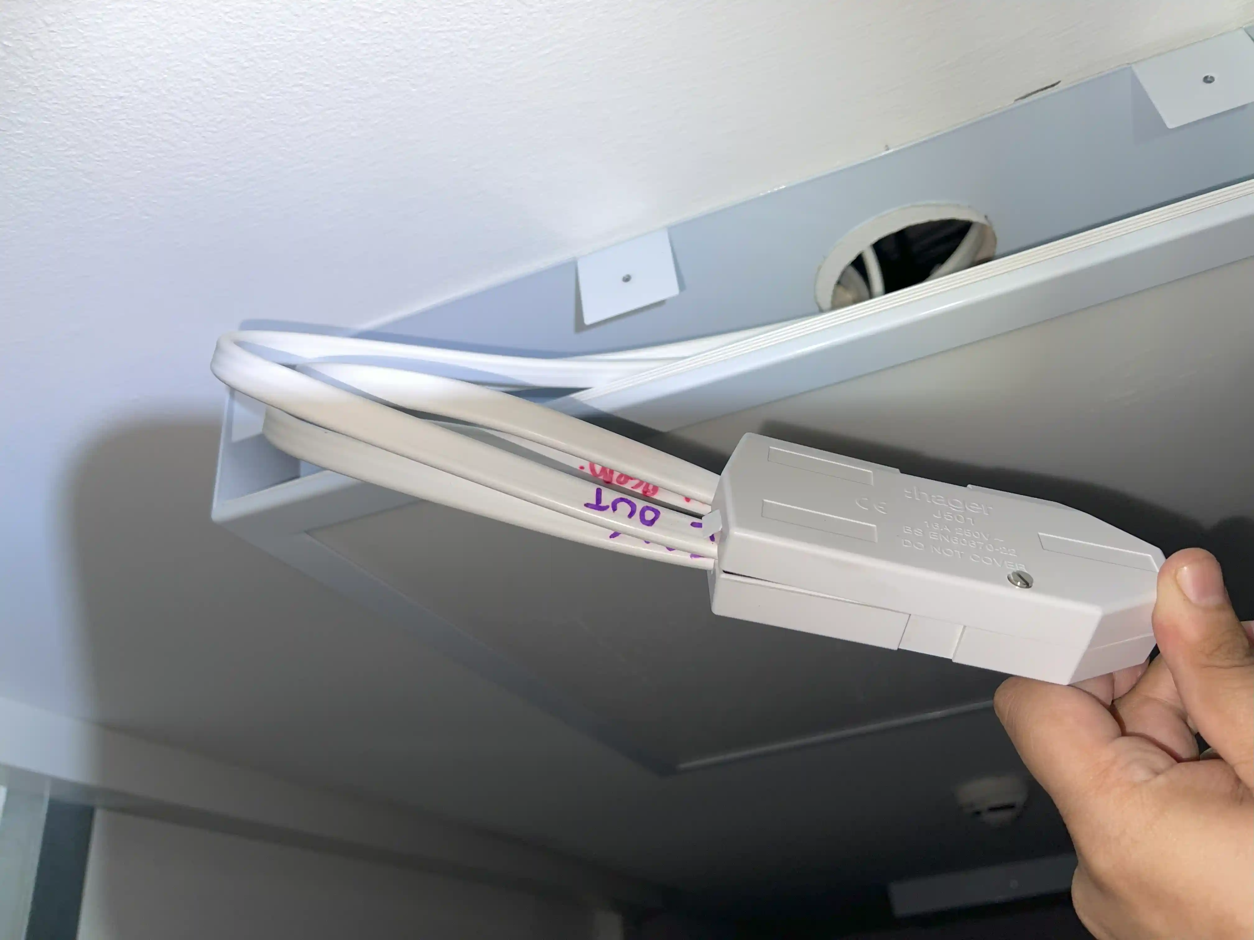 Emergency Electrician 24 hour Woking